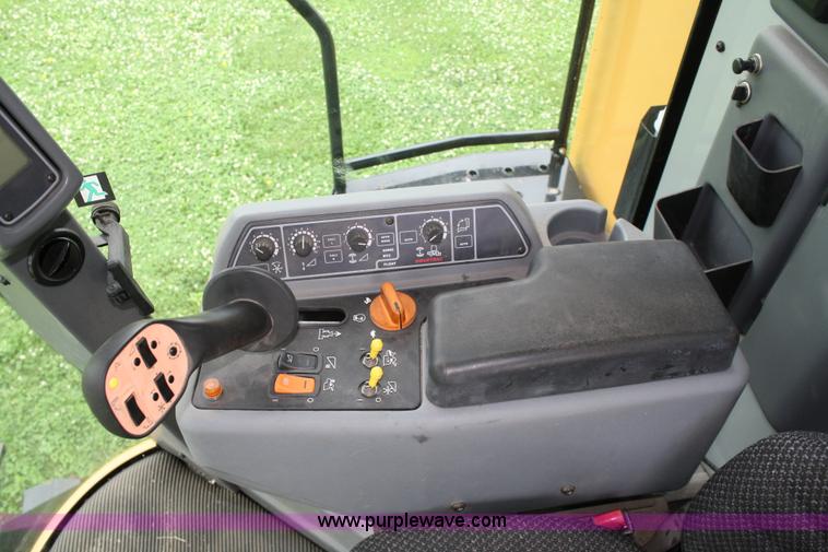 image for item A2015 2005 Challenger 660 RWA combine