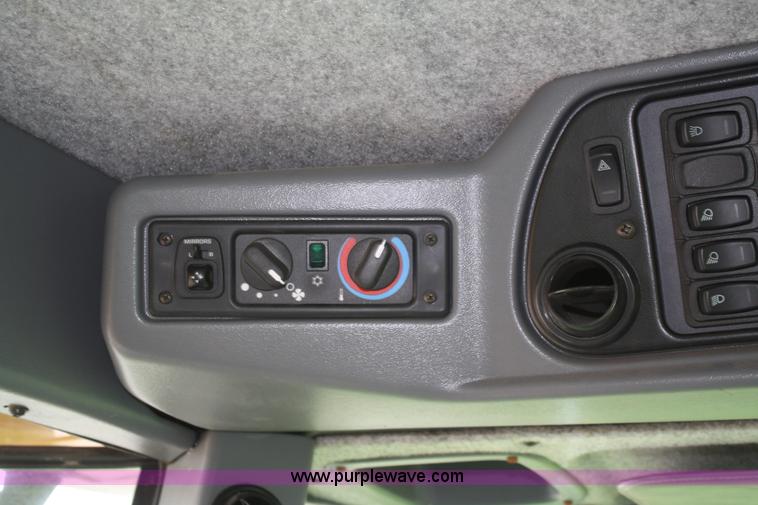 image for item A2015 2005 Challenger 660 RWA combine