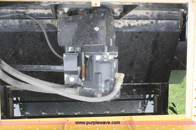 image for item A2015 2005 Challenger 660 RWA combine