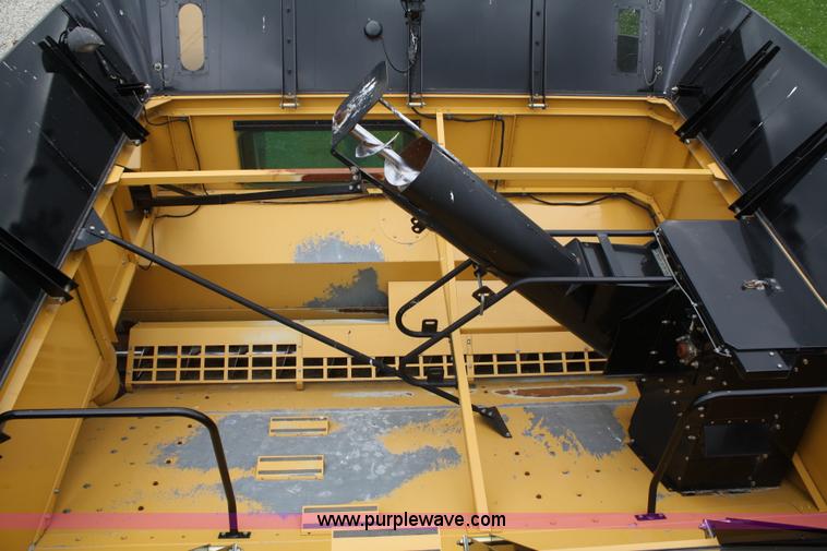 image for item A2015 2005 Challenger 660 RWA combine