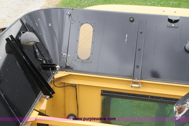 image for item A2015 2005 Challenger 660 RWA combine