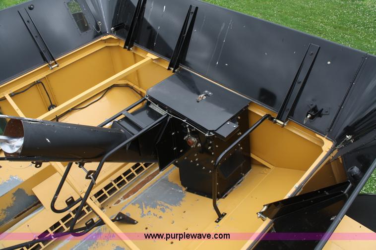 image for item A2015 2005 Challenger 660 RWA combine