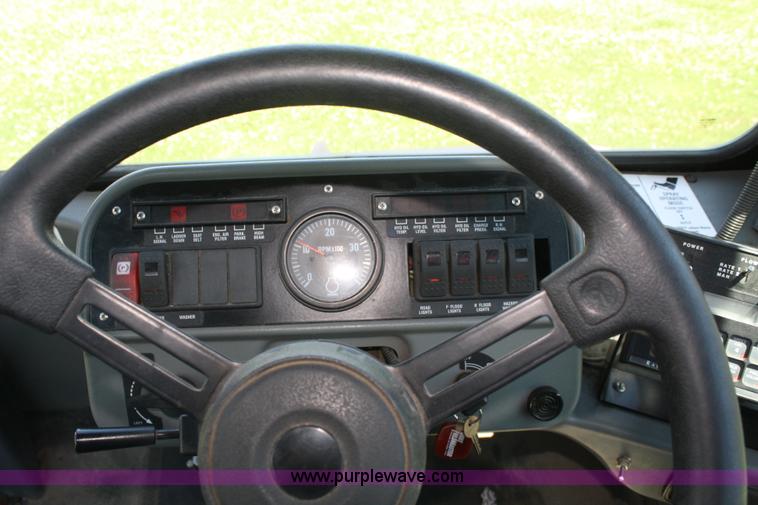 image for item A2023 2000 Case IH Patriot SPX3185 self-propelled sprayer