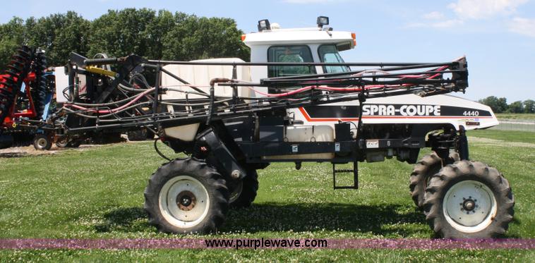 image for item A2024 2000 AGCO Spra-Coupe 4440 sprayer