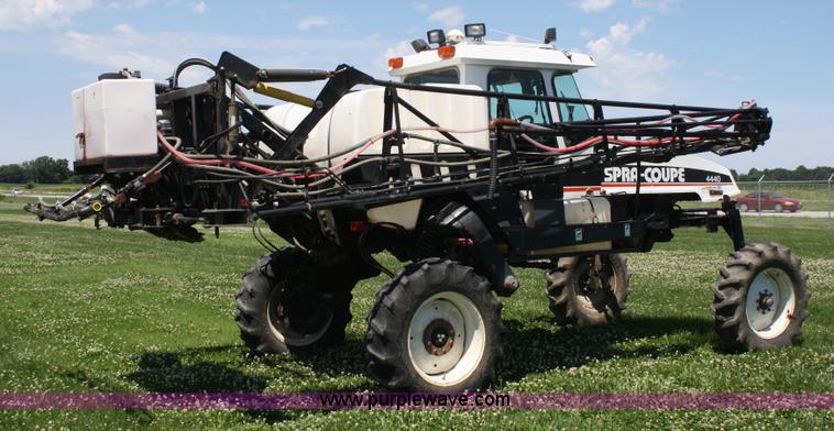 image for item A2024 2000 AGCO Spra-Coupe 4440 sprayer