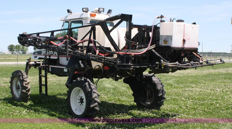 image for item A2024 2000 AGCO Spra-Coupe 4440 sprayer