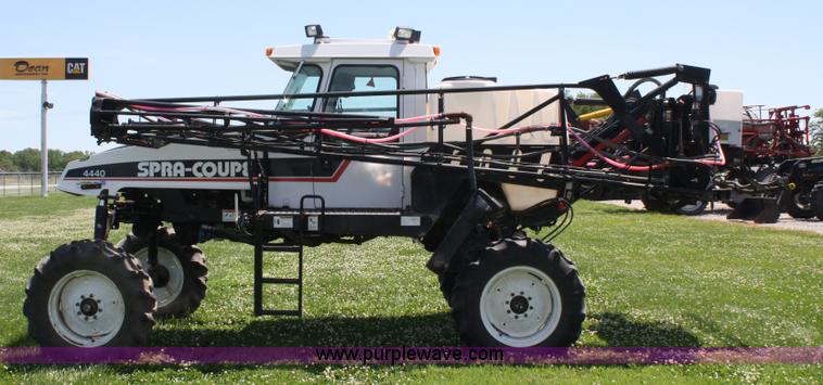 image for item A2024 2000 AGCO Spra-Coupe 4440 sprayer