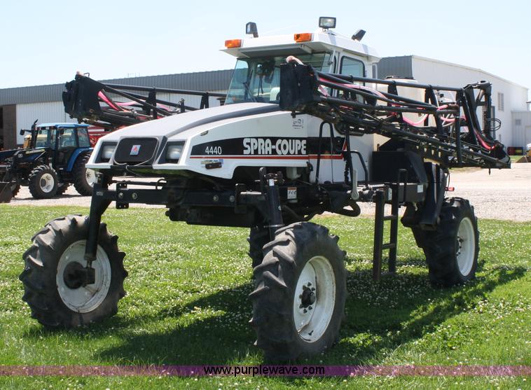 image for item A2024 2000 AGCO Spra-Coupe 4440 sprayer