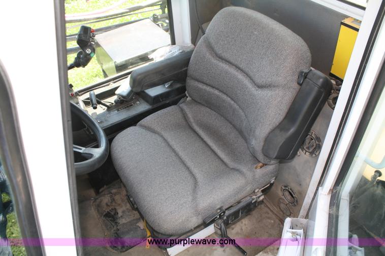 image for item A2024 2000 AGCO Spra-Coupe 4440 sprayer