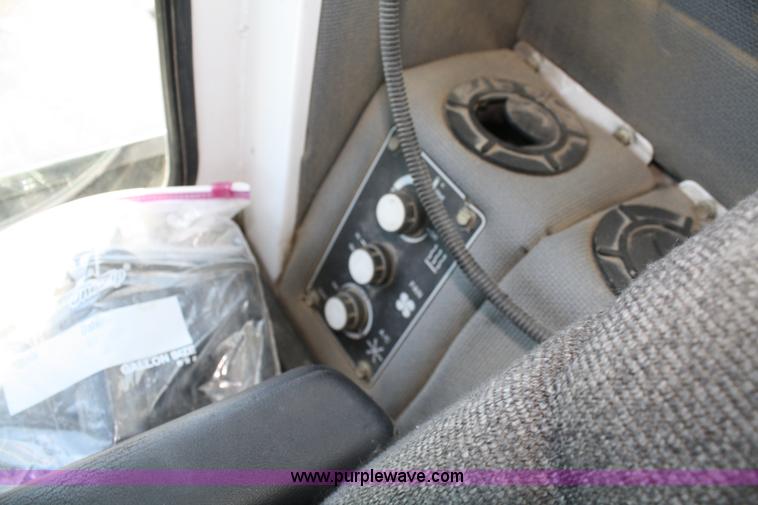 image for item A2024 2000 AGCO Spra-Coupe 4440 sprayer