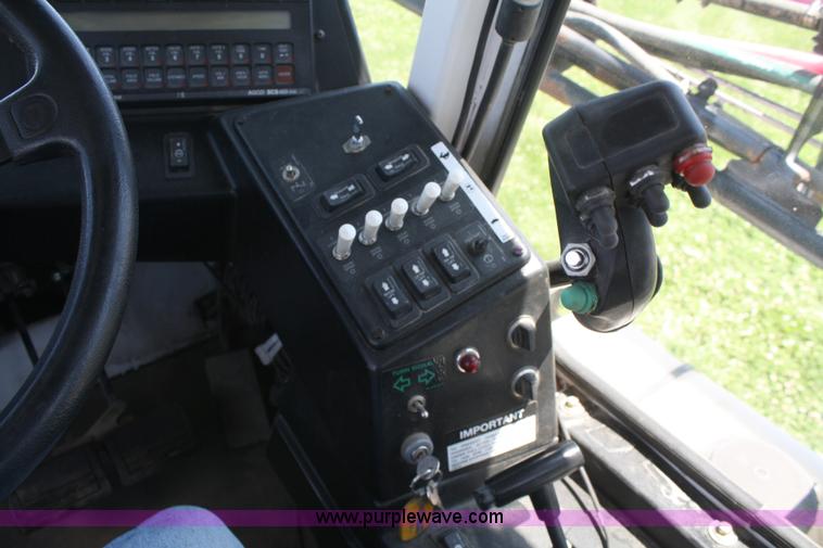 image for item A2024 2000 AGCO Spra-Coupe 4440 sprayer