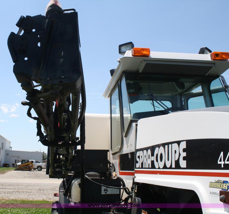 image for item A2024 2000 AGCO Spra-Coupe 4440 sprayer