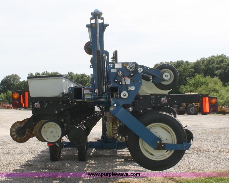 image for item A2040 Kinze 3600 Twin-Line 16/31 row planter