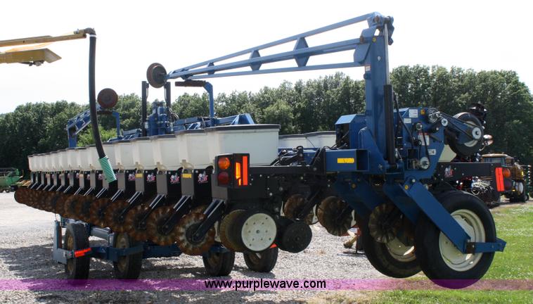 image for item A2040 Kinze 3600 Twin-Line 16/31 row planter