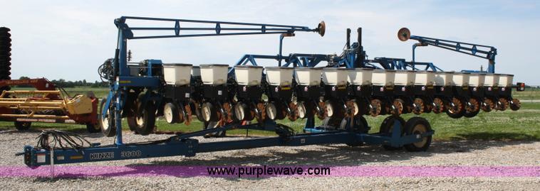 image for item A2040 Kinze 3600 Twin-Line 16/31 row planter