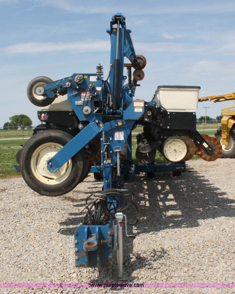 image for item A2040 Kinze 3600 Twin-Line 16/31 row planter