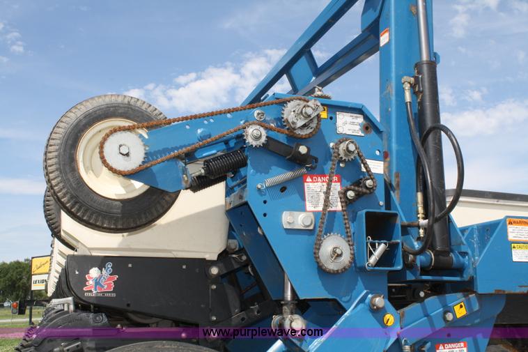 image for item A2040 Kinze 3600 Twin-Line 16/31 row planter