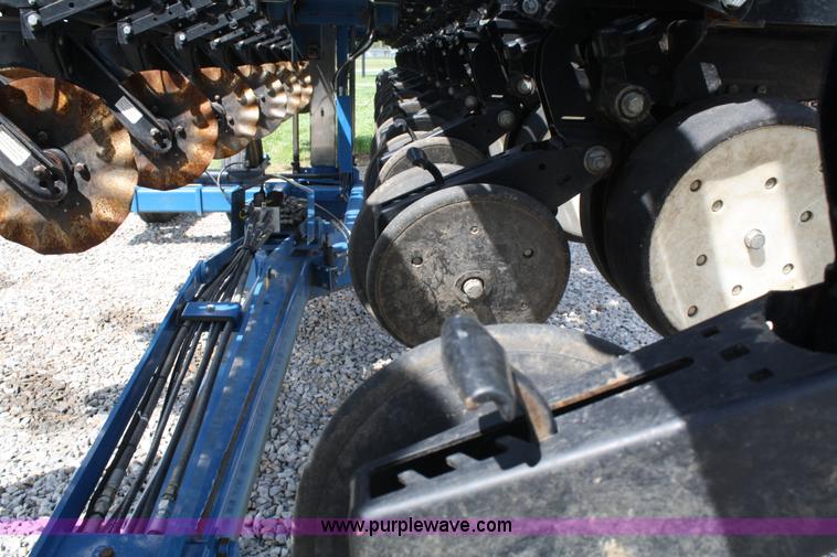 image for item A2040 Kinze 3600 Twin-Line 16/31 row planter