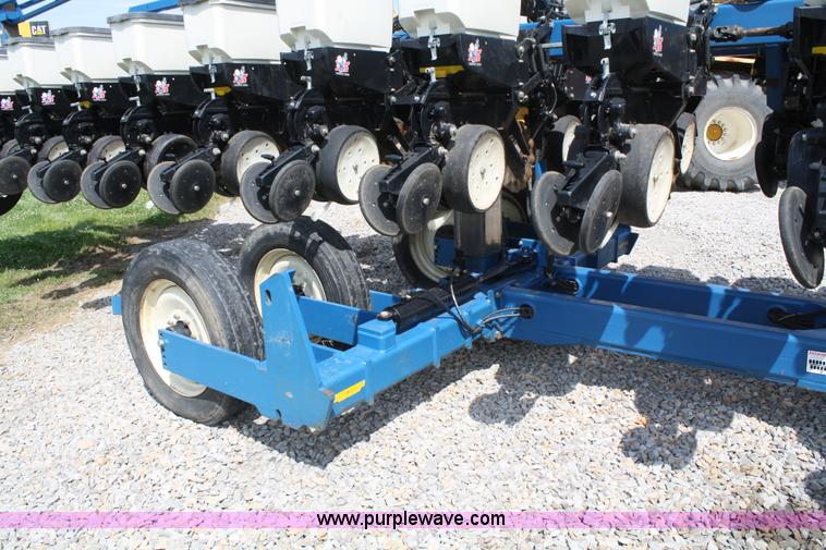 image for item A2040 Kinze 3600 Twin-Line 16/31 row planter