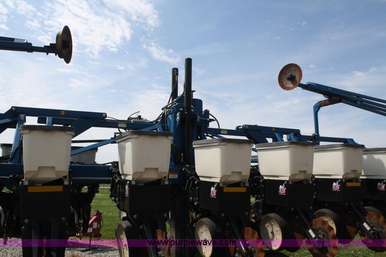image for item A2040 Kinze 3600 Twin-Line 16/31 row planter