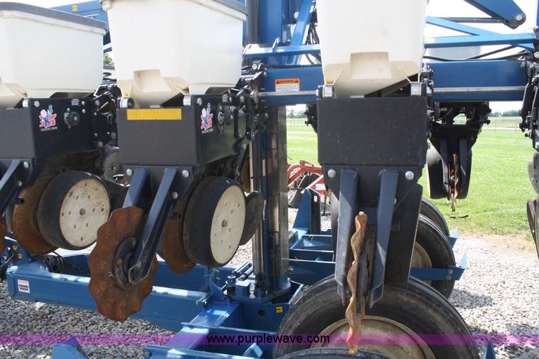 image for item A2040 Kinze 3600 Twin-Line 16/31 row planter