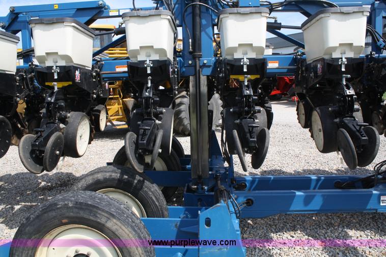 image for item A2040 Kinze 3600 Twin-Line 16/31 row planter