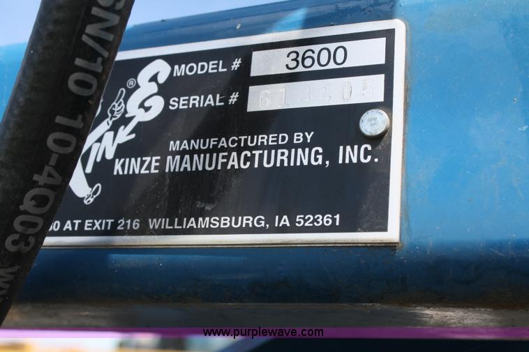 image for item A2040 Kinze 3600 Twin-Line 16/31 row planter