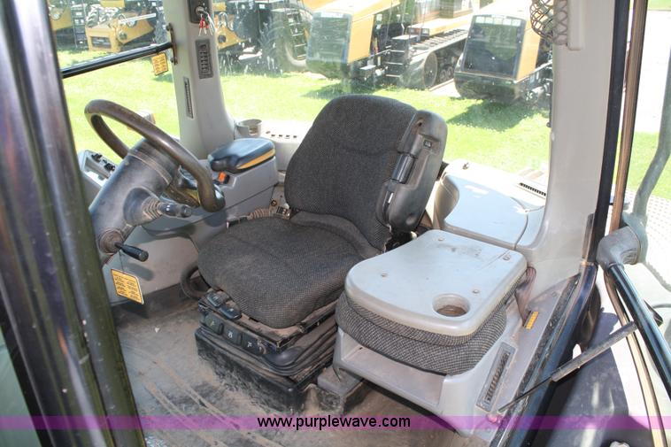 image for item A2043 2003 Caterpillar Challenger MT855 tractor