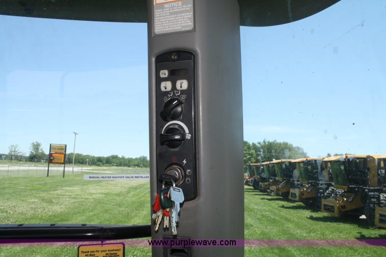 image for item A2043 2003 Caterpillar Challenger MT855 tractor