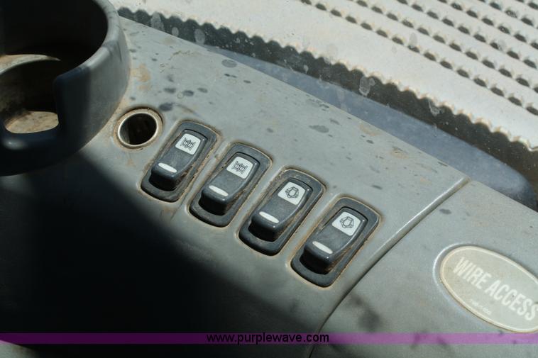 image for item A2043 2003 Caterpillar Challenger MT855 tractor