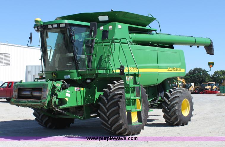 image for item A2066 2005 John Deere 9760 STS RWA combine