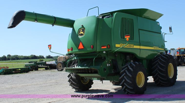 image for item A2066 2005 John Deere 9760 STS RWA combine