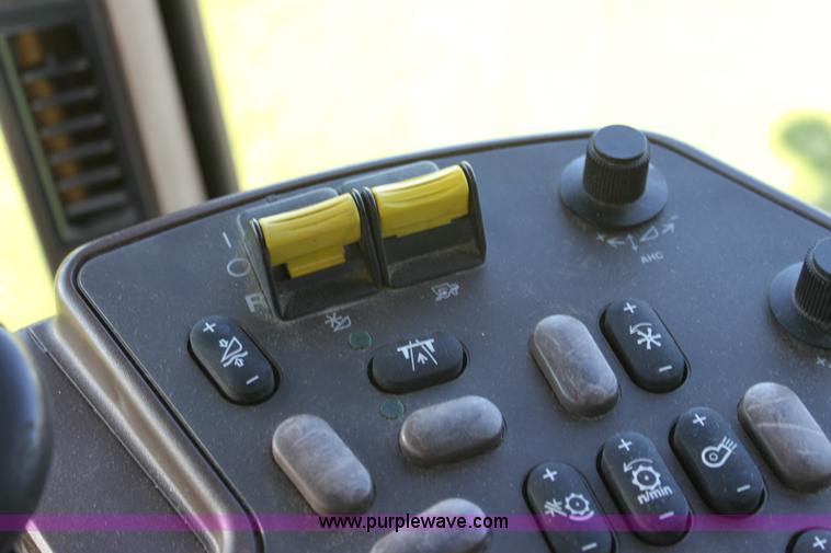 image for item A2066 2005 John Deere 9760 STS RWA combine