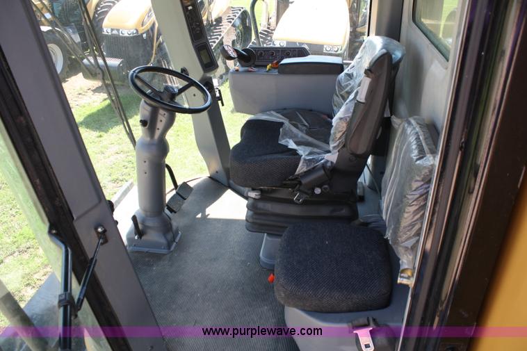 image for item A2091 2005 AGCO Challenger 660 RWA combine