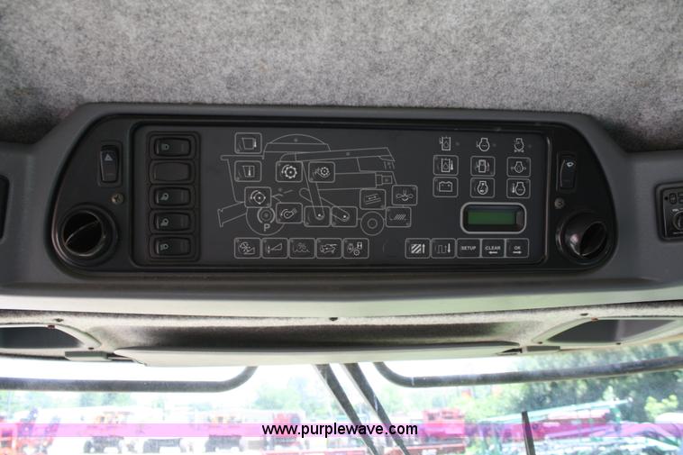 image for item A2091 2005 AGCO Challenger 660 RWA combine