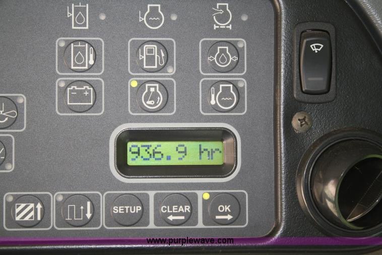 image for item A2091 2005 AGCO Challenger 660 RWA combine