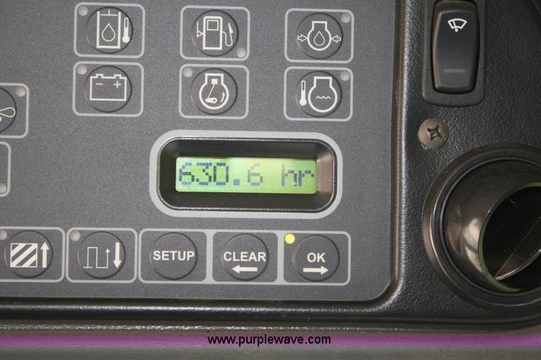 image for item A2091 2005 AGCO Challenger 660 RWA combine