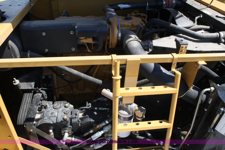 image for item A2091 2005 AGCO Challenger 660 RWA combine