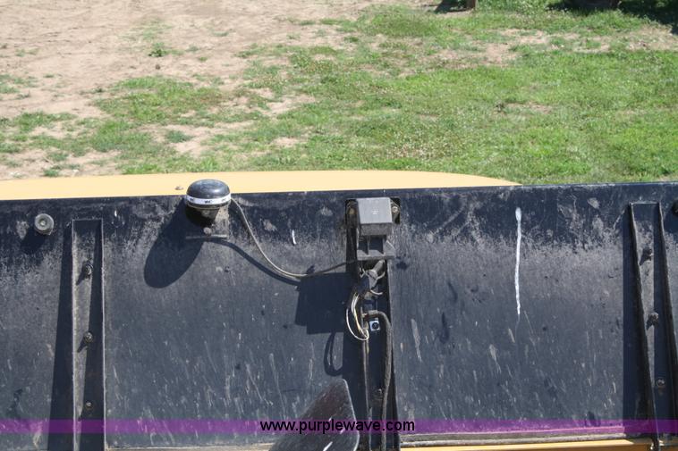 image for item A2091 2005 AGCO Challenger 660 RWA combine