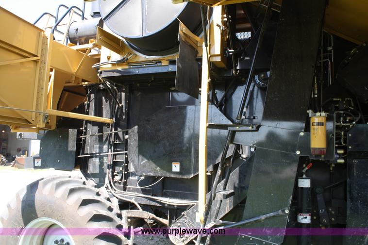 image for item A2091 2005 AGCO Challenger 660 RWA combine