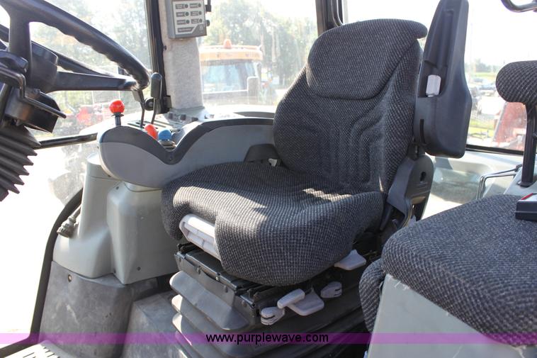 image for item A3686 AGCO Challenger MT665 MFWD tractor