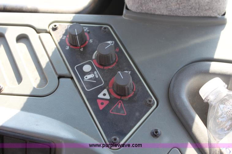 image for item A3686 AGCO Challenger MT665 MFWD tractor