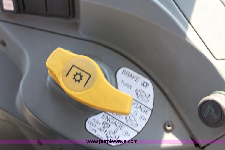 image for item A3686 AGCO Challenger MT665 MFWD tractor