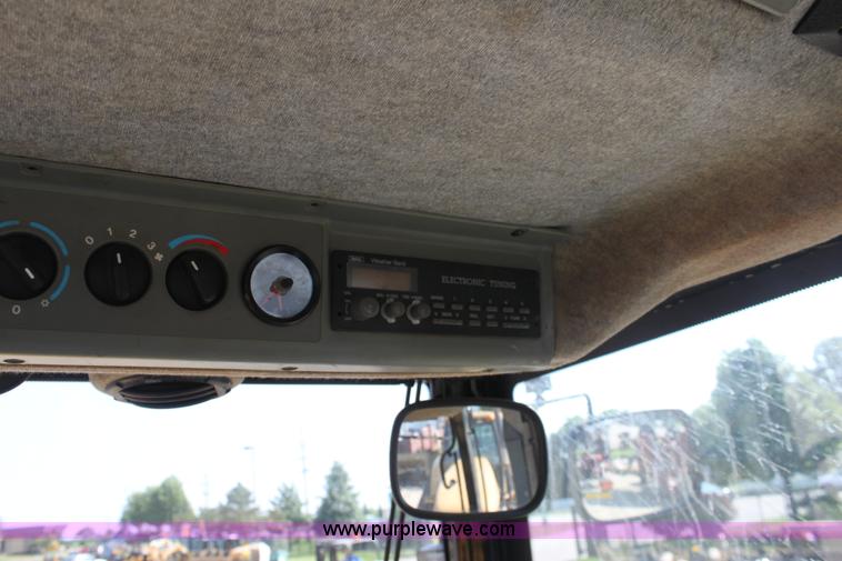 image for item A3686 AGCO Challenger MT665 MFWD tractor