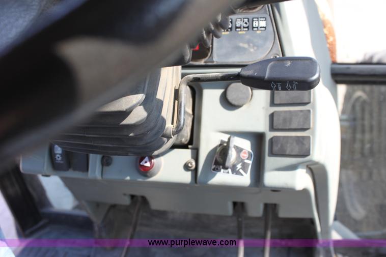 image for item A3686 AGCO Challenger MT665 MFWD tractor