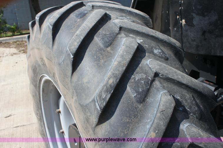 image for item A3686 AGCO Challenger MT665 MFWD tractor