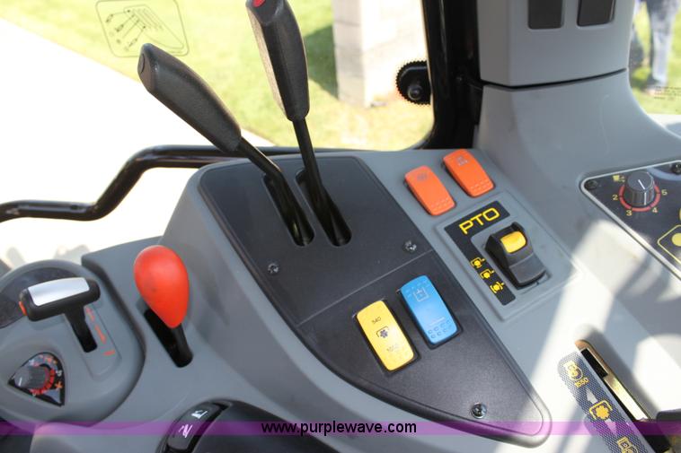 image for item A3687 AGCO Challenger MT425B MFWD tractor