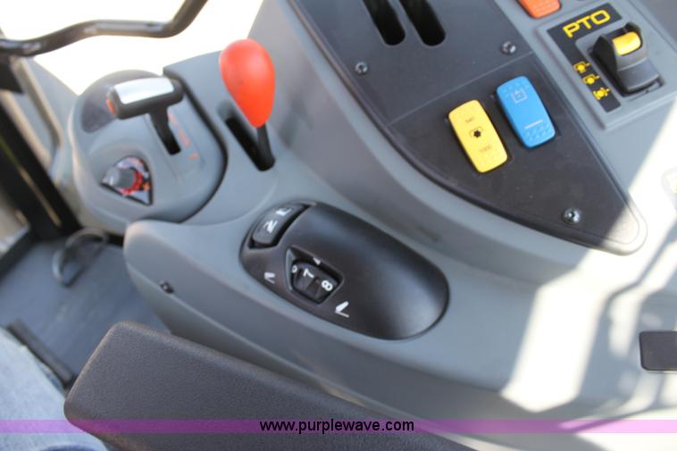 image for item A3687 AGCO Challenger MT425B MFWD tractor