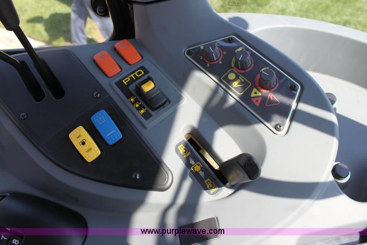 image for item A3687 AGCO Challenger MT425B MFWD tractor