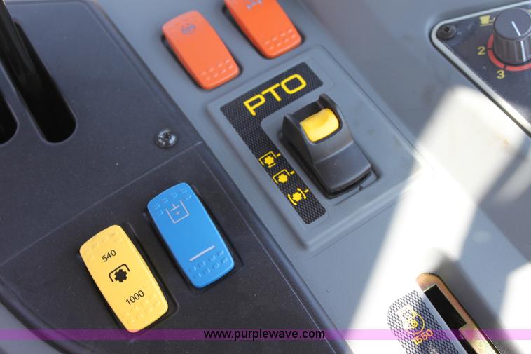 image for item A3687 AGCO Challenger MT425B MFWD tractor